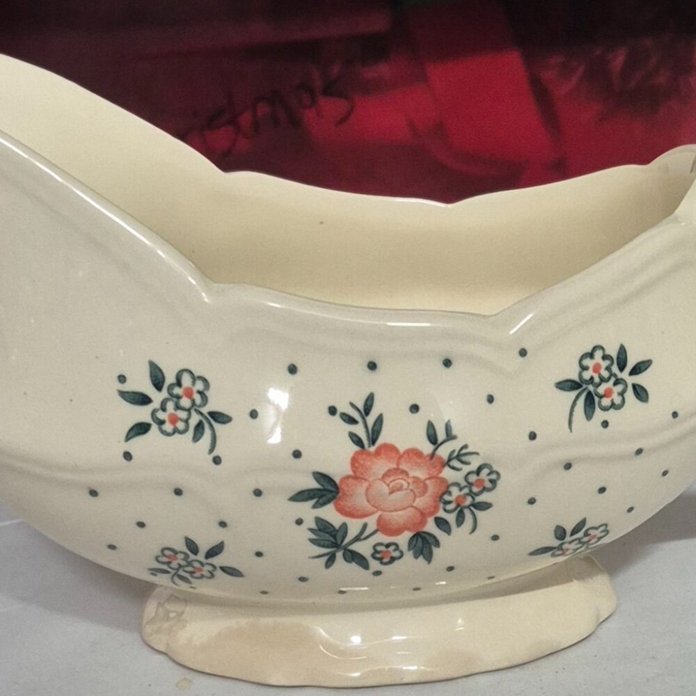 Vintage Johnson Brothers Monticello 8" Scalloped Gravy Boat Ironstone England GC